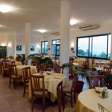 Villaggio Pineta Petto Bianco Капо Ватикано Екстериор снимка