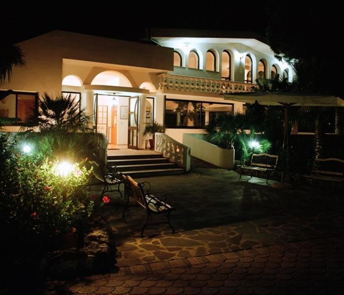 Villaggio Pineta Petto Bianco Капо Ватикано Екстериор снимка