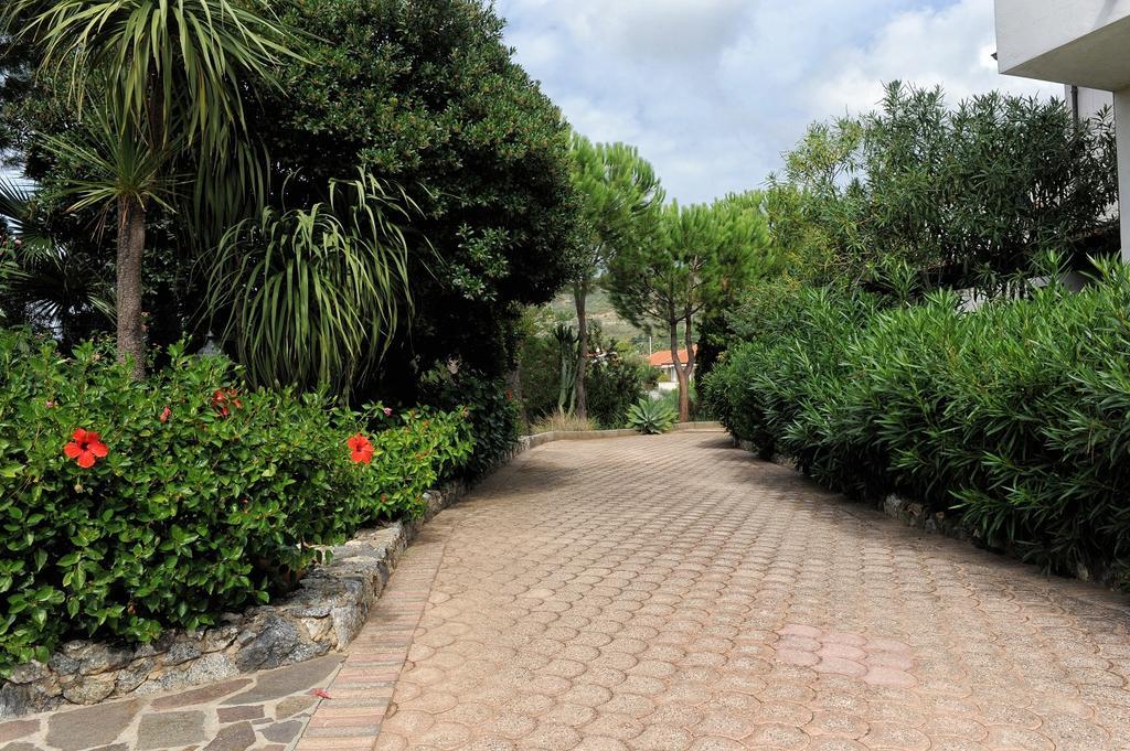 Villaggio Pineta Petto Bianco Капо Ватикано Екстериор снимка