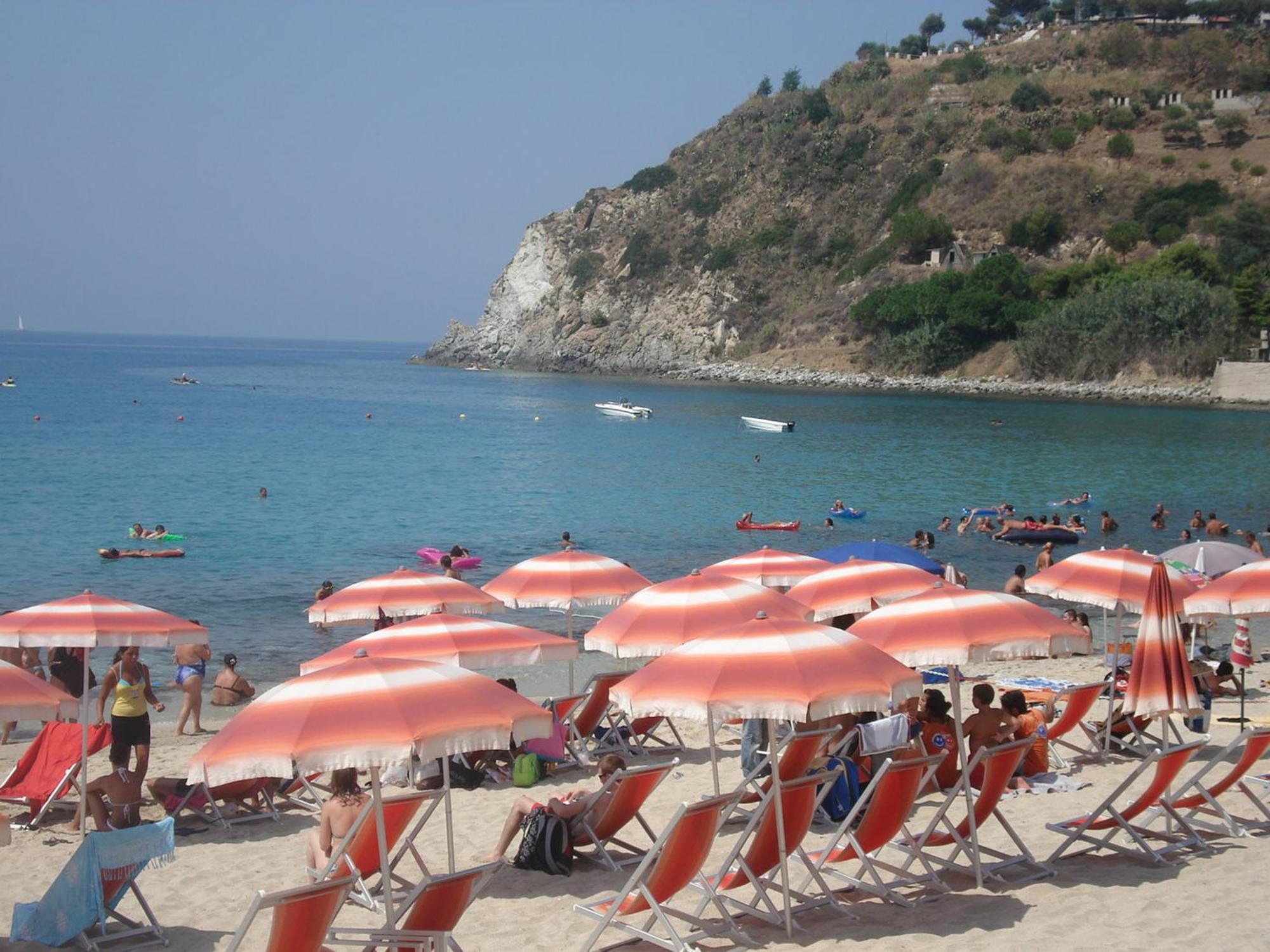 Villaggio Pineta Petto Bianco Капо Ватикано Екстериор снимка