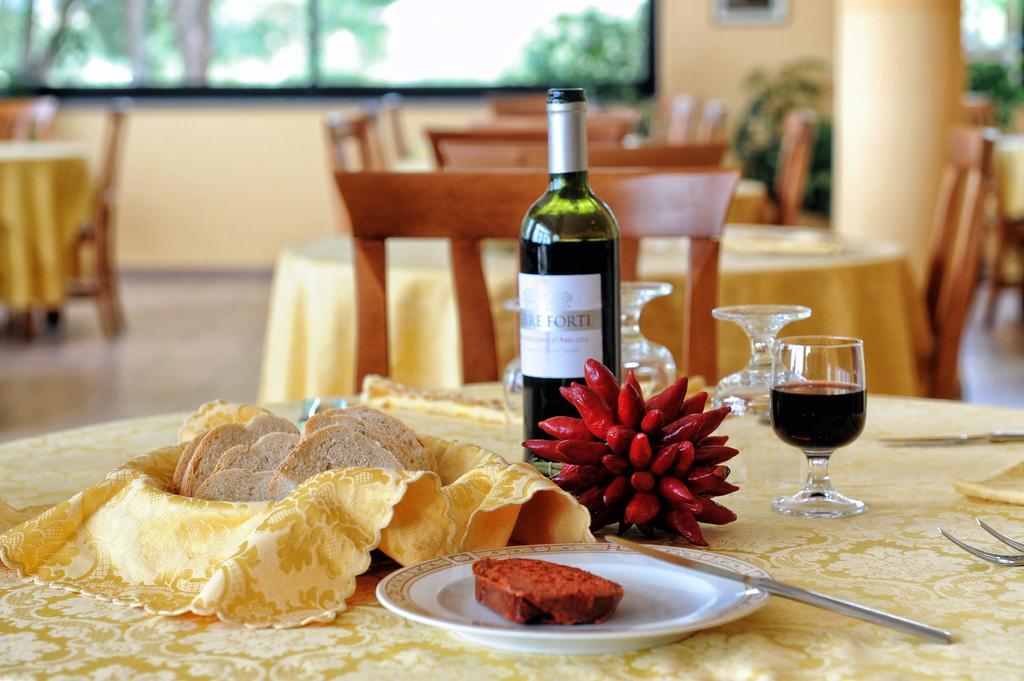 Villaggio Pineta Petto Bianco Капо Ватикано Екстериор снимка