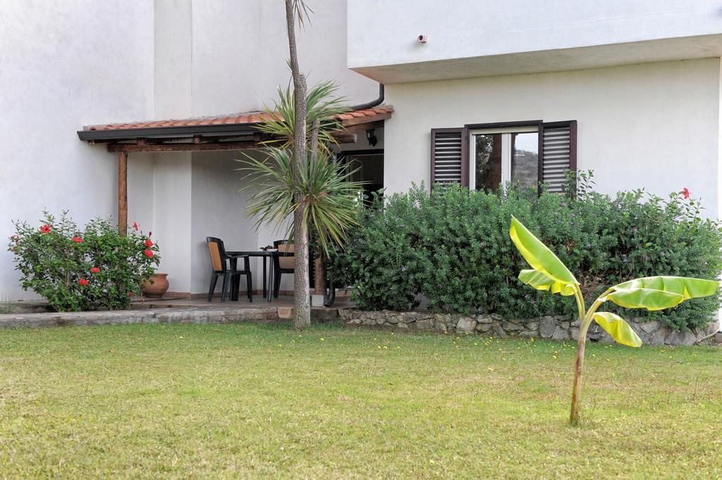 Villaggio Pineta Petto Bianco Капо Ватикано Стая снимка