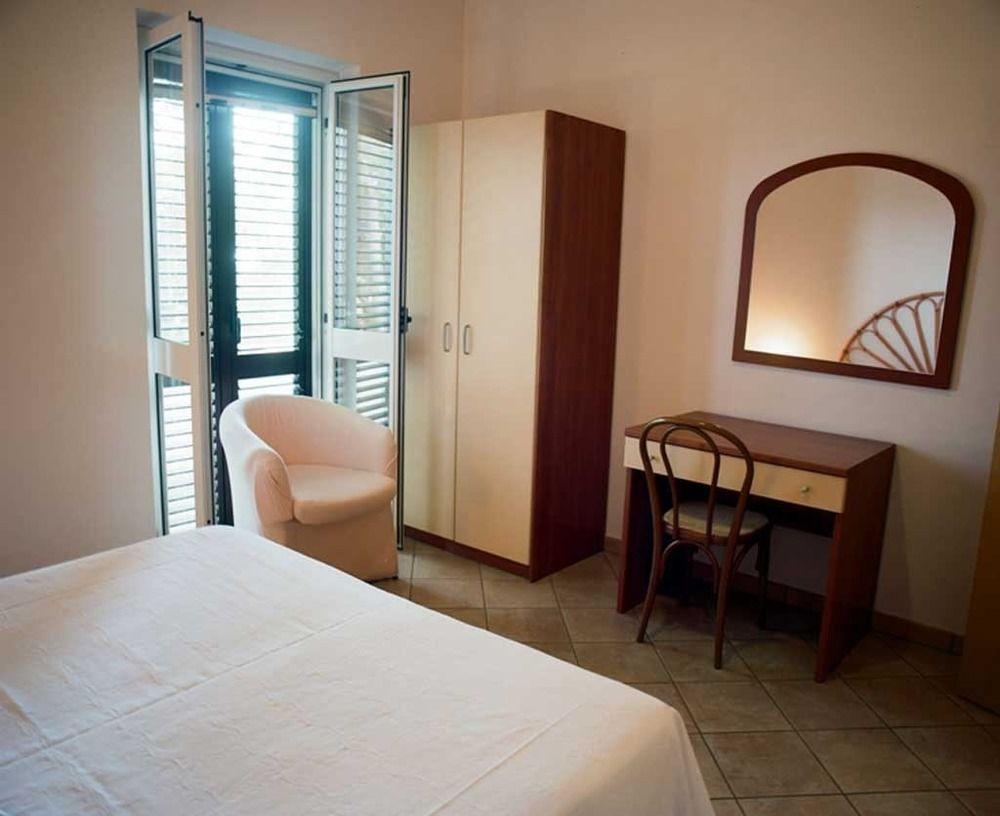 Villaggio Pineta Petto Bianco Капо Ватикано Екстериор снимка