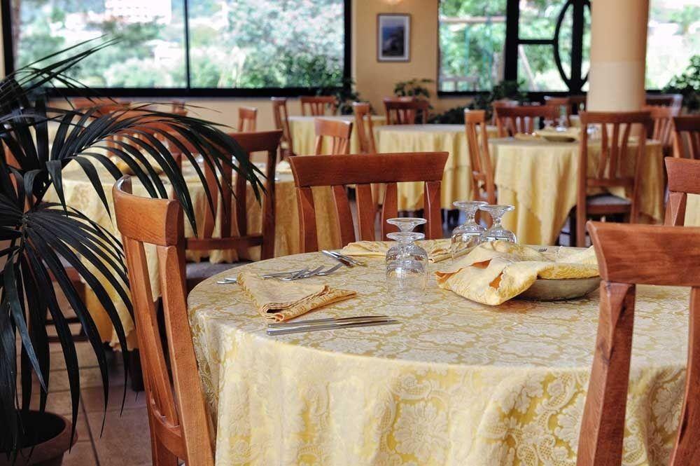 Villaggio Pineta Petto Bianco Капо Ватикано Екстериор снимка