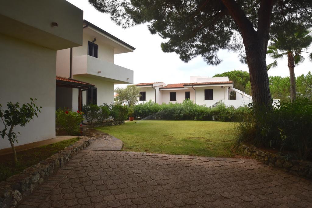 Villaggio Pineta Petto Bianco Капо Ватикано Екстериор снимка