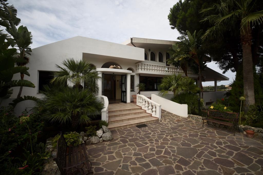 Villaggio Pineta Petto Bianco Капо Ватикано Екстериор снимка