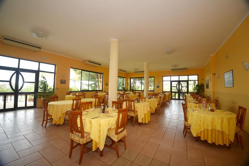 Villaggio Pineta Petto Bianco Капо Ватикано Екстериор снимка